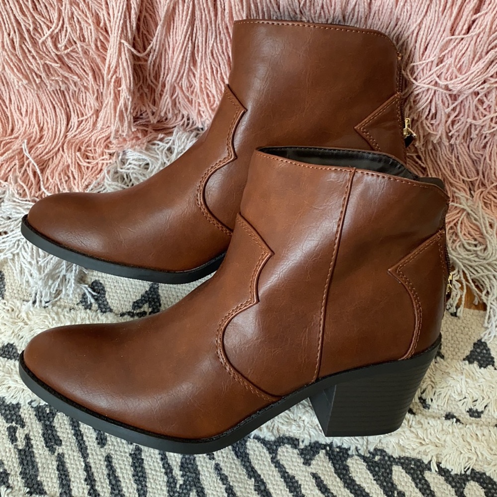 NWOT Soda brown low heel ankle booties
